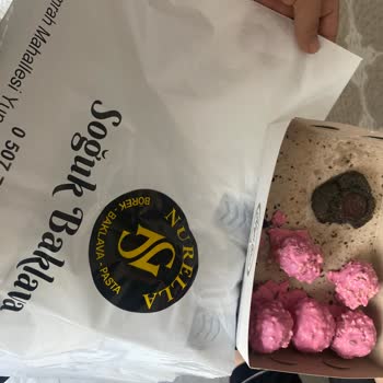 Nurella Soğuk Baklava'dan Aldığım Kuru Pasta İçinden Cam Parçası Çıktı