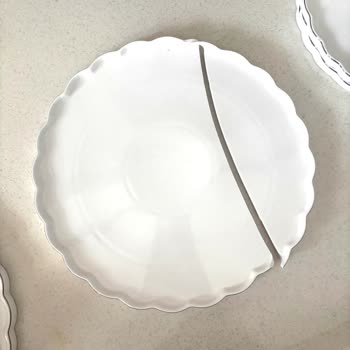 Kırık Tabaklarım 5 Aydır Değiştirilmiyor, Sürekli Oyalıyorlar