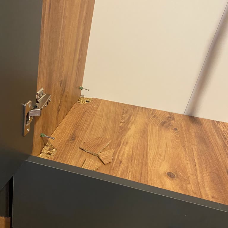 Aldığım Genç Odası Dolabının Rafı Kısa Sürede Çöktü