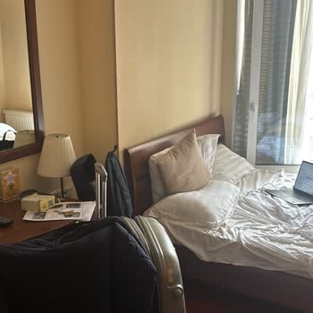 Грязная комната и неприятный запах в отеле Sonata, бронирование через Zenhotel