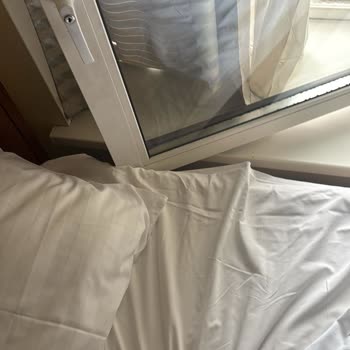 Грязная комната и неприятный запах в отеле Sonata, бронирование через Zenhotel