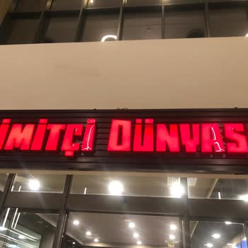 Hastane İçinde Çürük Malzemeyle Satılan Sandviç Ve İlgisiz Çalışan