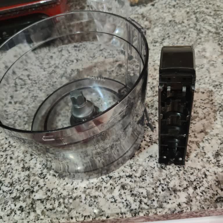 Karaca Züccaciye Rondo Haznesinin Sapı Daha 2–3 Kullanımda Elimde Kaldı Ve Kırıldı