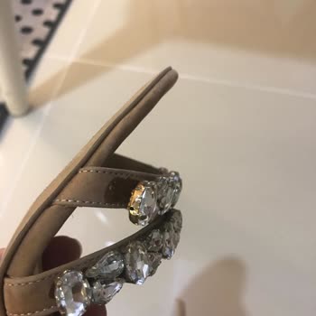 Tamer Tanca Az Kullanılan Ayakkabının Taşları Döküldü, Firma Destek Vermiyor