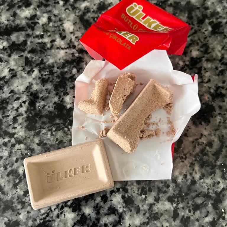 Bayat Ve Bozuk Çikolata Hayal Kırıklığı Yarattı