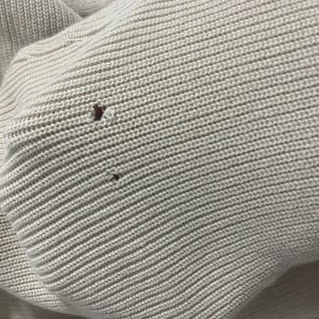 Sipariş Edilen Kazak Teslimatında Defolu Ürün Şoku Ve Değişim Talebi