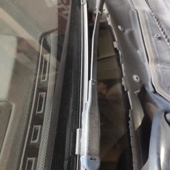 BMW F30 Ön Cam Silecek Izgarası Kronik Arızası İçin Garanti Talebi