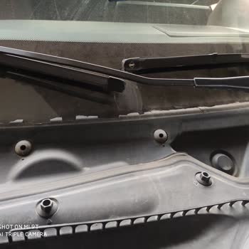 BMW F30 Ön Cam Silecek Izgarası Kronik Arızası İçin Garanti Talebi