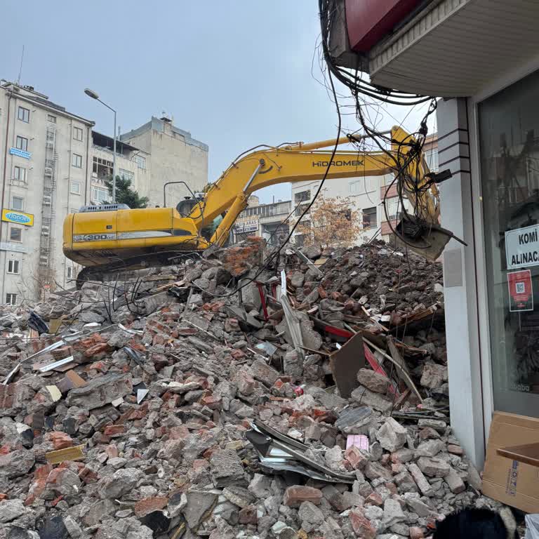 Bina Yıkımı Sonrası Hat Arızası Ve İletişimsizlik Nedeniyle Mağduriyet