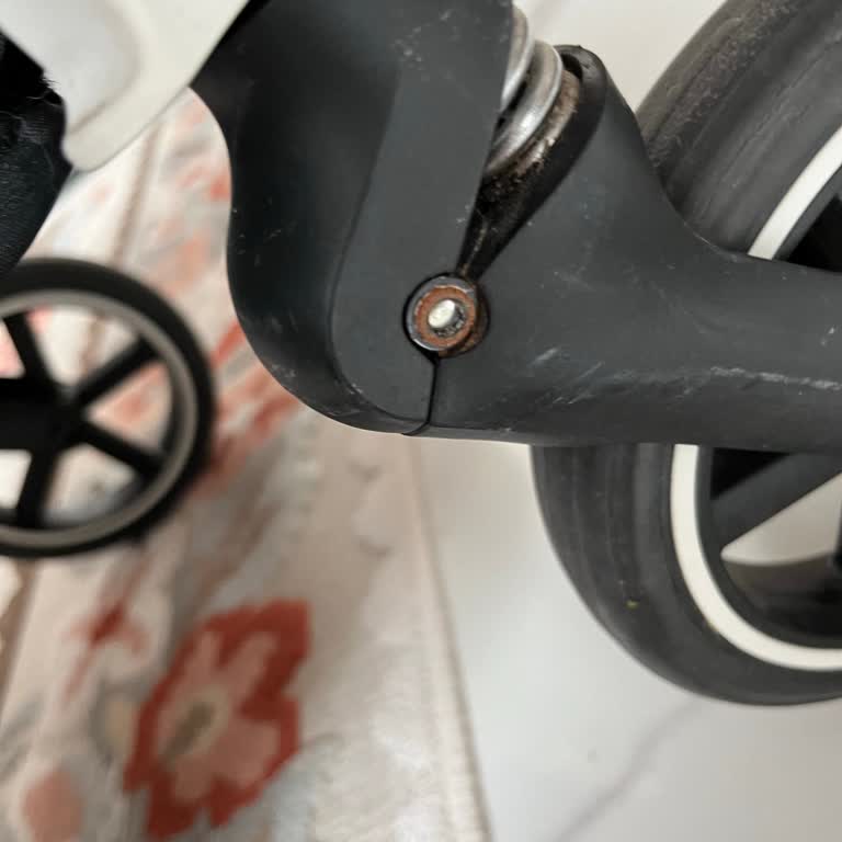 Cybex Bebek Arabasında Tek Tekerlekte Küflenme Ve Malzeme Kalitesi Endişesi