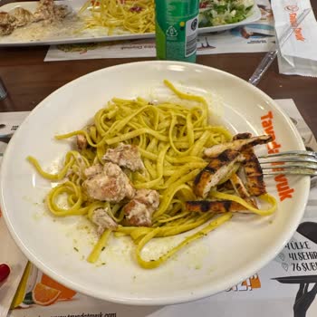 Yanık Tavuk Ve İlgisiz Çalışanlar Yüzünden Aç Kaldım Sağlığım Bozuldu