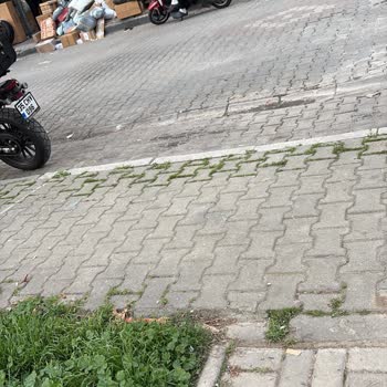 Kargom Günlerdir Teslim Edilmedi Kaldırımda Güvensiz Ve Sorumsuzca Bekletiliyor