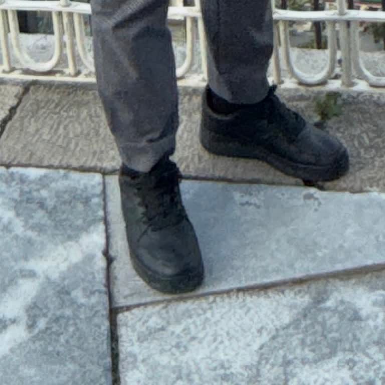 Satın Aldığım Ayakkabının Tabanı Sürekli Ses Çıkarıyor, Mağaza Çözüm Sunmuyor