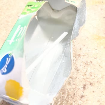 Getirden Aldığım Sütler Bozuk Çıktı İade Süresi Dolduğu İçin Mağdur Oldum