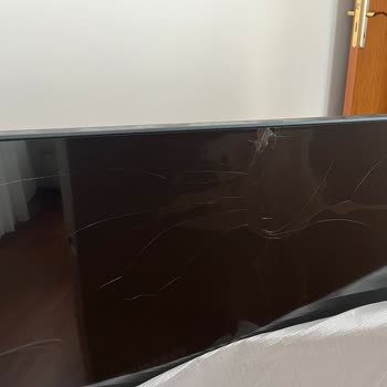 Samsung Kırık Teslim Edilen Televizyon İçin 4 Aydır Çözüm Sunulmuyor, Mağduriyetim Giderilmiyor