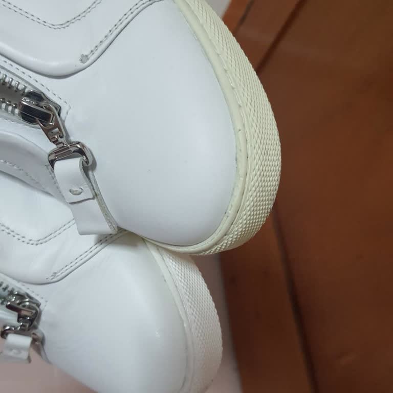 Kemal Tanca Az Kullanılmış Ayakkabının Tabanında Hızla Sararma Ve Müşteri Hizmetlerine Ulaşamama