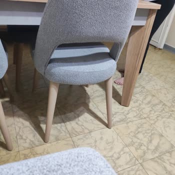 Aylarca Teslim Edilmeyen Sandalyeler Ve Süreçteki Sorumsuzluk