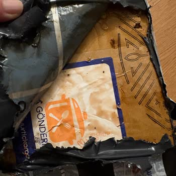 Yurtiçi Kargo Taşıma Sırasında Kırıldığı Ve İçeriğinin Aktığı Açıkça Görülmüştür