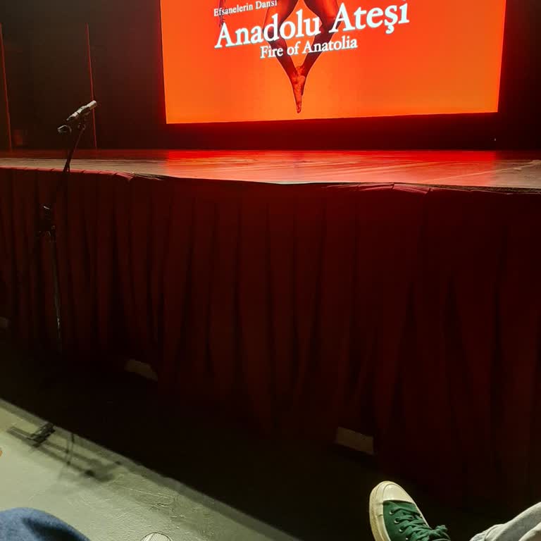 VIP Biletle Plastik Sandalyede İzleme Mağduriyeti