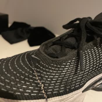 Nike Spor Ayakkabıda Kısa Sürede Yırtılma Ve Fatura Bulunamaması Mağduriyeti