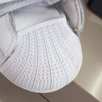 Adidas Yırtık Çocuk Ayakkabısı İçin İade Ve Ücret İadesi Talebi