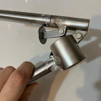Paslanmaz Çelik Sarımsak Eziciden Akan Sıvı Ve Hayal Kırıklığı