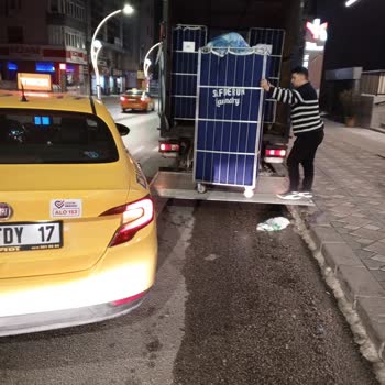 Hastane Önünde Kontrolsüz Malzeme İndirimi Ve Maddi Zarar