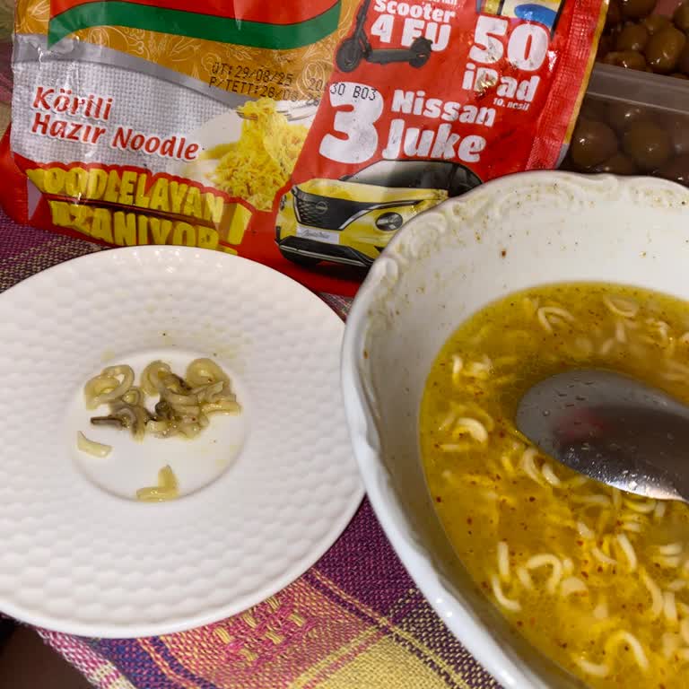 İndomie Paketlerinde Çıkan Siyah Yabancı Maddeler Endişe Yarattı