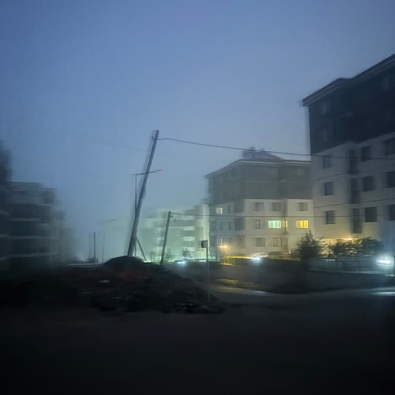 Uludağ Elektrik Dağıtım Yamulan Elektrik Direği Mahalle Sakinlerinin Can Güvenliğini Tehdit Ediyor!