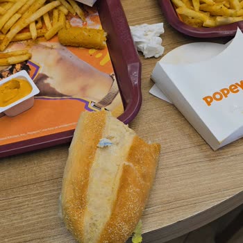 Burgerin İçinden Çıkan Plastik Eldiven Parçası Çocuğum İçin Büyük Tehlike Yarattı