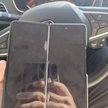 Samsung Z Fold 5'in Ekranı Garanti Süresi Dolmadan Kırıldı, Ücret Talep Edildi