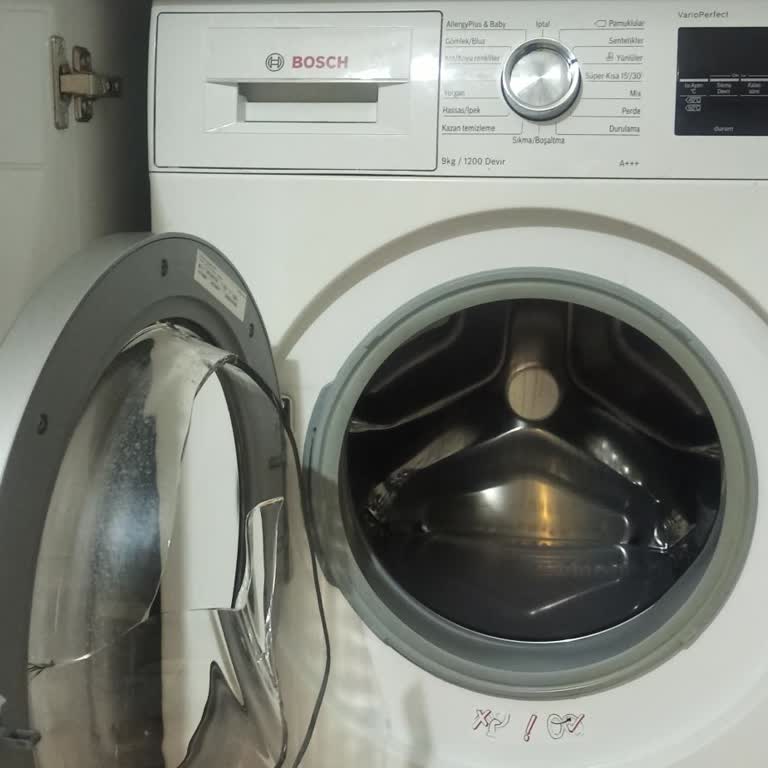 Bosch Çamaşır Makinesi Kapağı Camı Kendiliğinden Patladı, Güvenlik Riski Oluştu
