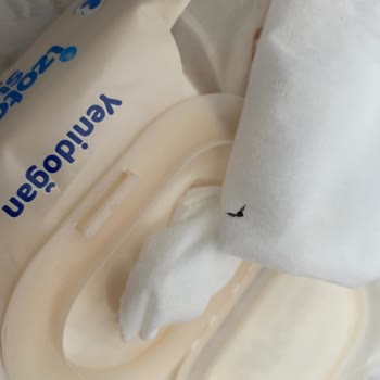 Yeni Doğan Islak Mendil Paketinden Siyah Parça Çıktı, Hijyen Endişesi Yaşıyorum