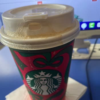 Starbucks Eve Teslim Kahve Siparişimde Dökülme Ve Eksik Ürün Sorunu Yaşadım