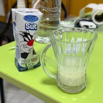 Son Tüketim Tarihi Geçmemiş Sütün Bozuk Çıkması Ve Soğutma Koşulları Hakkında Endişe