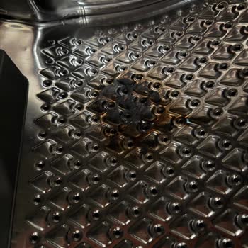 Çamaşır Makinesinde Güvenlik Riski: Yanan Kıyafet Ve Yetersiz Destek