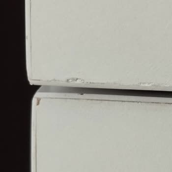 Kusurlu Mobilya Satışı Ve Mağazada Yaşanan Aşağılayıcı Tutum