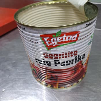 Baktat Egetad Marka Közlenmiş Biber İçinden Kurt Çıktı