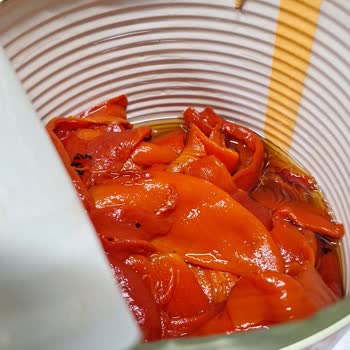 Baktat Egetad Marka Közlenmiş Biber İçinden Kurt Çıktı