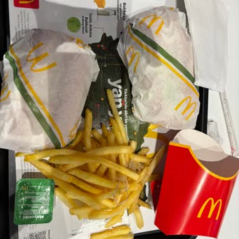 McDonald's İzmir Optimum Şubesinde Patates Kızartmasında Kıl Çıkması Ve Hijyen Sorunu