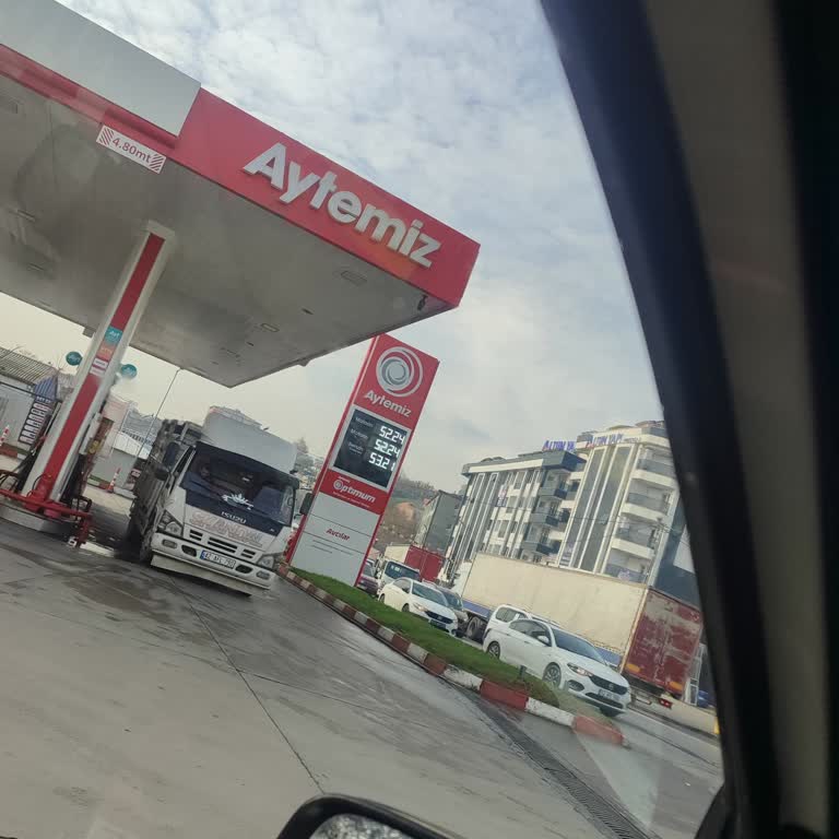 Aytemiz İstasyonunda Köpük Satılıp Fırça Verilmemesi Müşteriyi Mağdur Ediyor