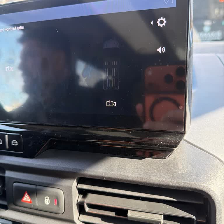 Sıfır Araçta Sürekli Arıza Ve Servis Çözüm Sunmuyor