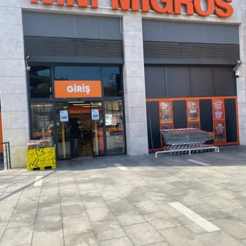 Migros Şubesinde Son Kullanma Tarihi Geçmiş Sandviç Satışı