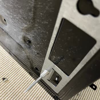 Montaj Hatası Sonucu Duvardan Düşen Davlumbaz İçin Çözüm Bekliyorum