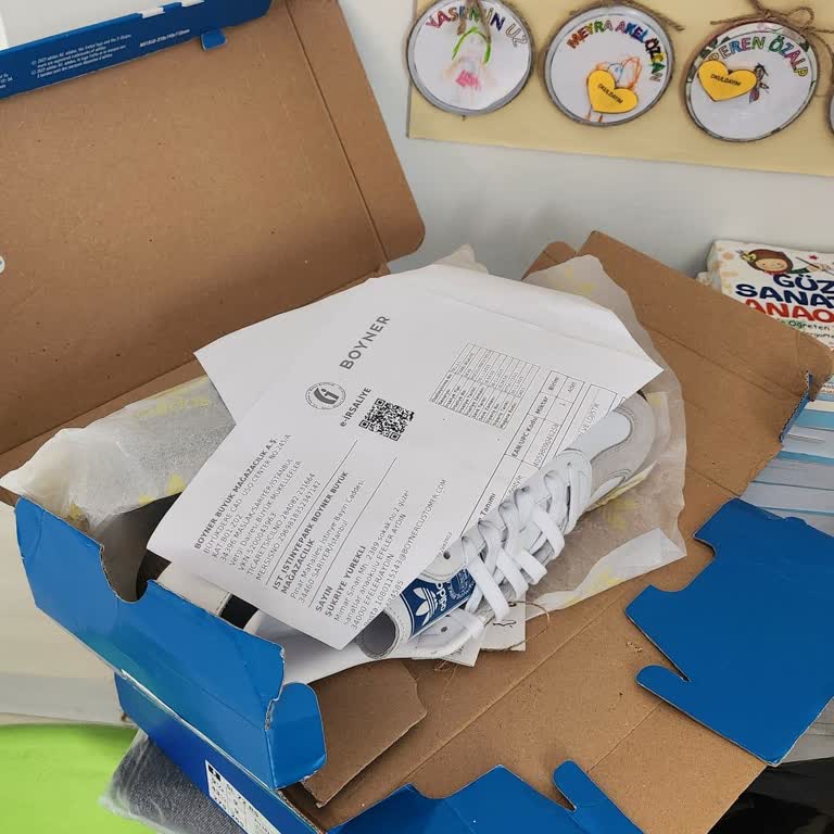 Ezilmiş Ayakkabı Kutusu Ve Yetersiz Müşteri Deneyimi