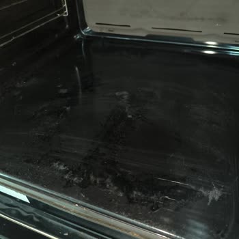 Fırının Alt Kısmında Erime Ve Güvenlik Endişesi Yaşıyorum