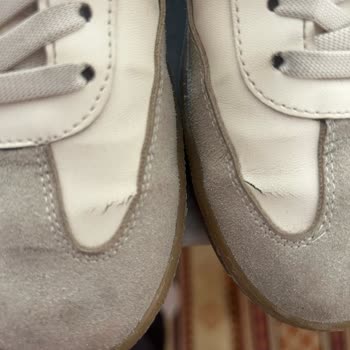 Az Kullanımla Çatlayan Ayakkabı Ve İlgisiz Müşteri Hizmeti Mağduriyeti