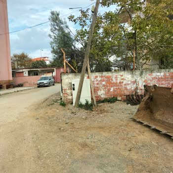 Tehlikeli Şekilde Sarkan Türk Telekom Kabloları İçin Acil Çözüm Bekliyoruz