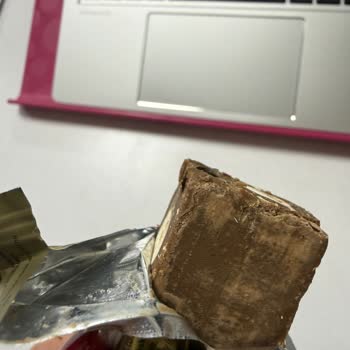 Kahve Dünyası Aldığım Çikolatanın İçinden Ambalaj Parçası Çıktı, Gıda Güvenliği Riski Yaşadım