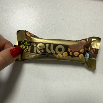 Kahve Dünyası Aldığım Çikolatanın İçinden Ambalaj Parçası Çıktı, Gıda Güvenliği Riski Yaşadım